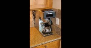 BUNN 13300 0001 VP17 1SS Pourover Coffee Brewer with 1 Warmer
