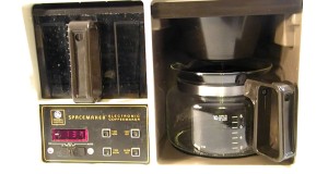 VINTAGE GE / BLACK & DECKER 10-CUP SPACEMAKER COFFEE MAKER with AUTO BREW
